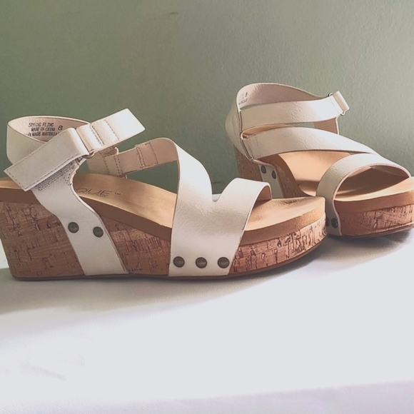 Chic Cream Wedge Sandals - Picture 1 of 5